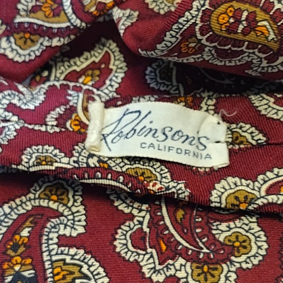 Robinsons California || Burgundy Paisley Tie - Picture 4 of 4
